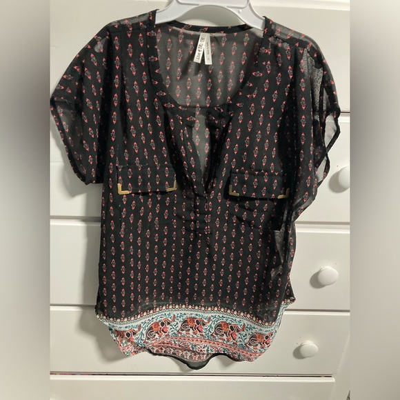Live 4 Truth Shirt Women V Neck Boho Short Sleeve Blouse Top Elephant Size Small - Picture 1 of 10